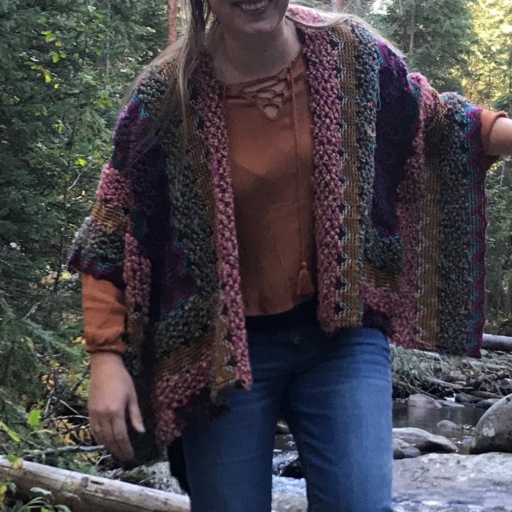 Open front poncho with pockets